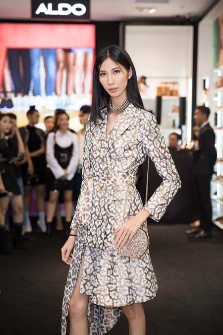 Trong đêm chung kết Next Top Model 2017, hình ảnh Cao Ngân gầy trơ xương đã trở thành đề tài bàn tán trên khắp các trang mạng xã hội. Những lời chê bai, miệt thị của dư luận về vóc dáng ‘cò hương’, thiếu sức sống khiến cô bị tổn thương nặng nề.